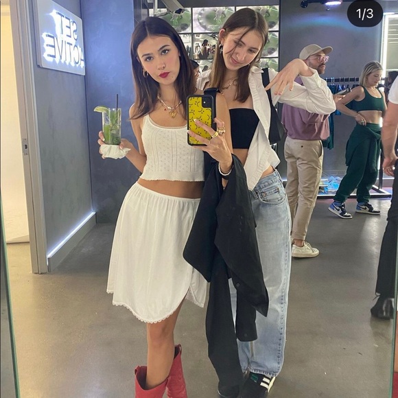 NYC GIRL MYSTERY BOX - Picture 6 of 8